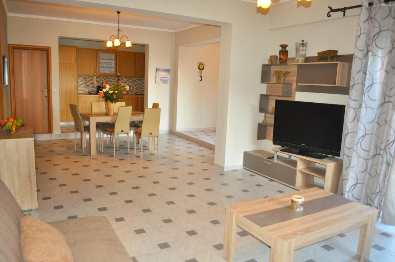 Large Apartment By The Pool - Pelekas Beach, Corfu Exteriör bild
