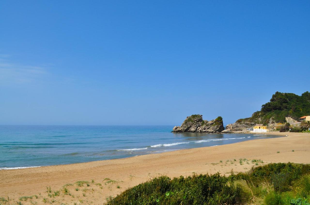 Large Apartment By The Pool - Pelekas Beach, Corfu Exteriör bild