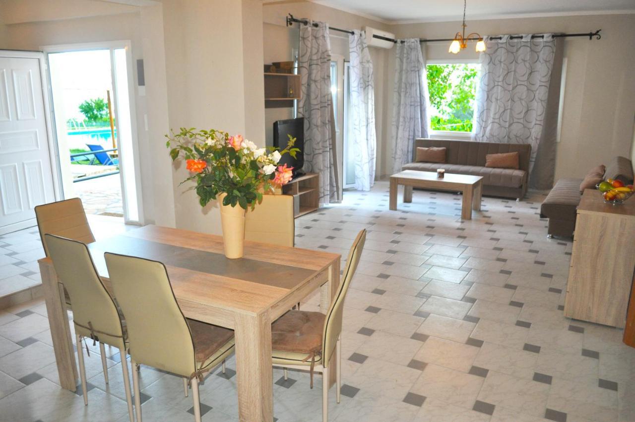 Large Apartment By The Pool - Pelekas Beach, Corfu Exteriör bild